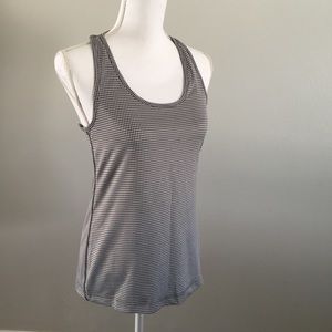 3/$15 👾 Black and white checkered active tank